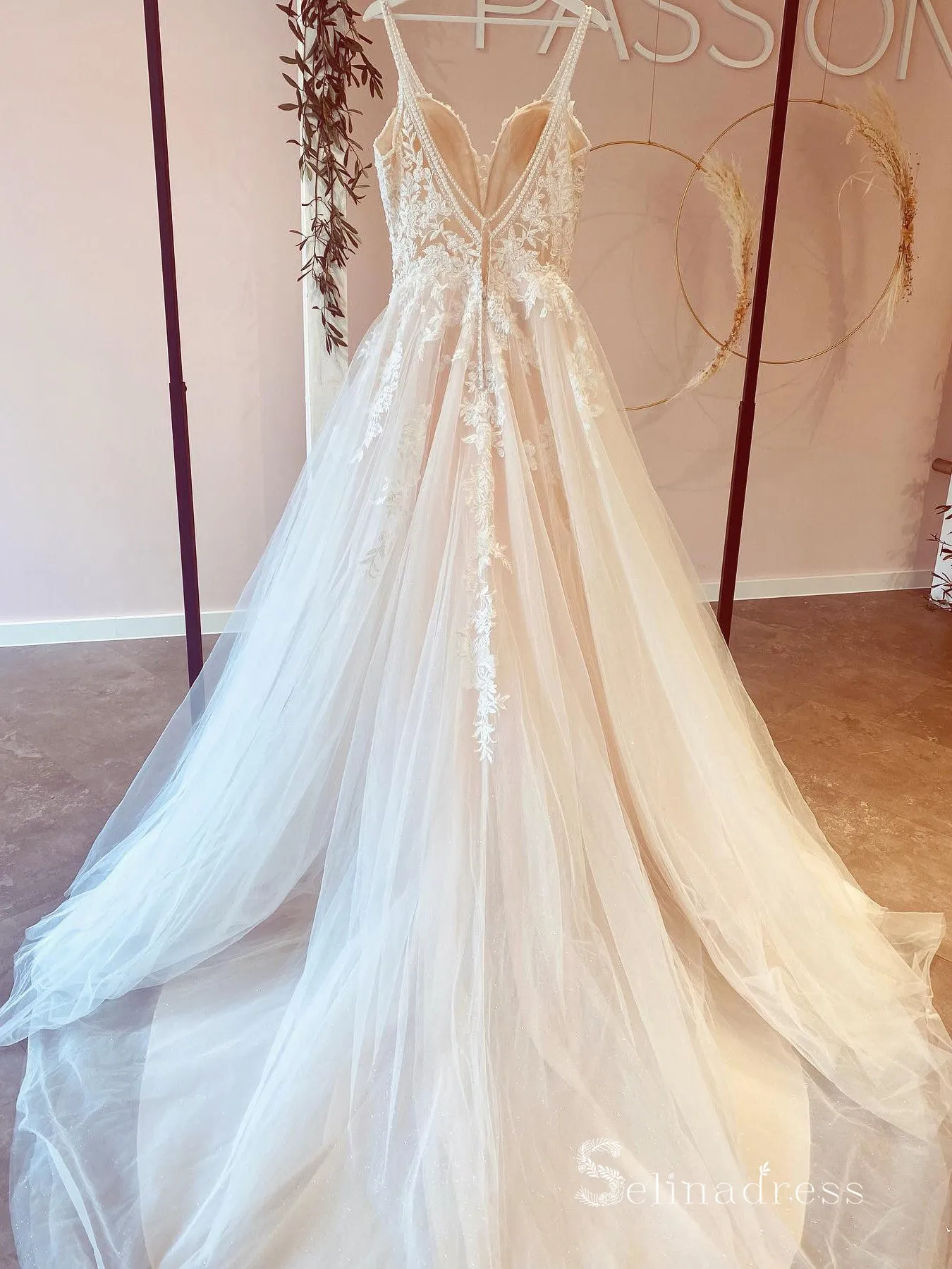 A-line Spaghetti Straps Rustic Lace Beaded Wedding Dresses White Bridal Gowns MSL2811