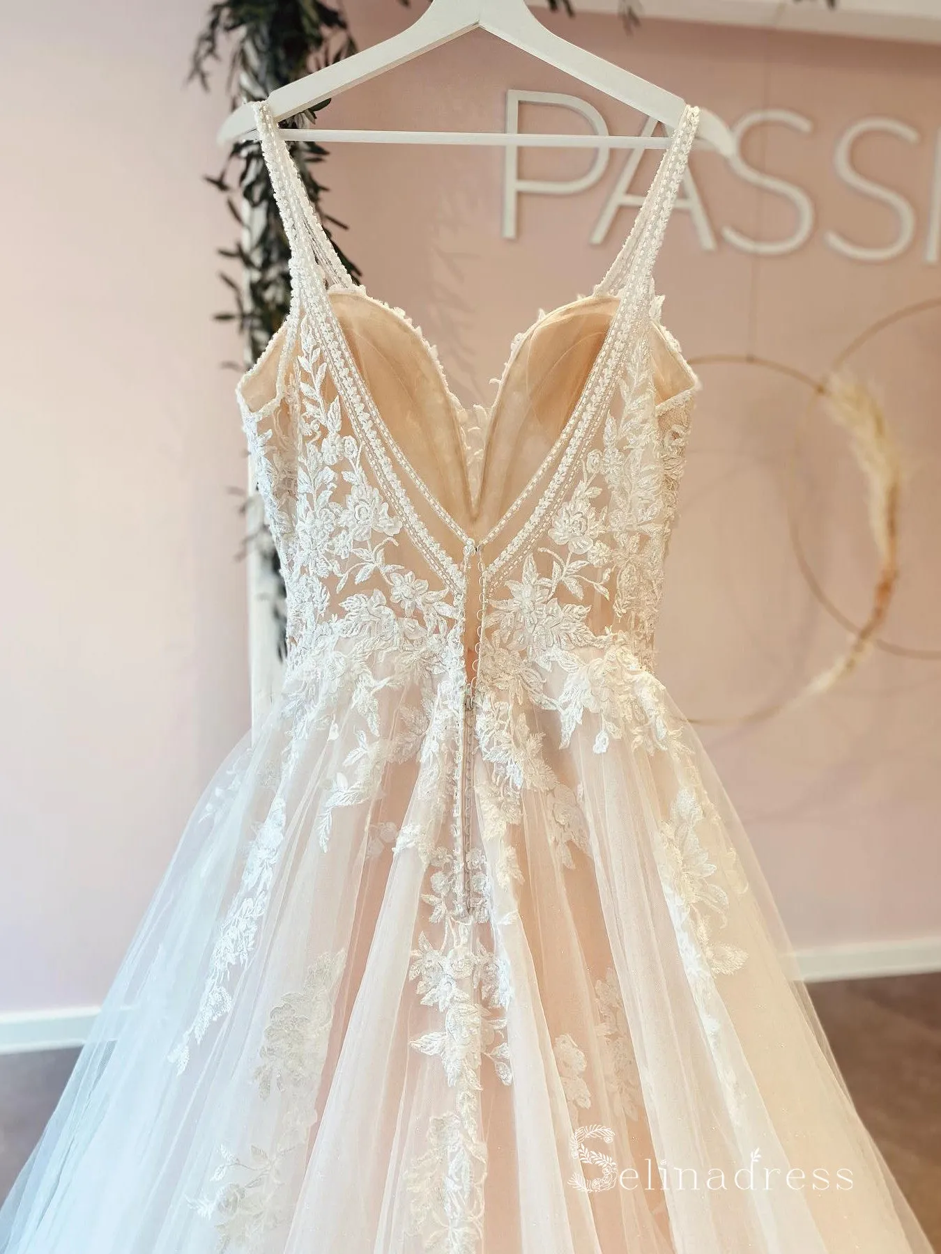 A-line Spaghetti Straps Rustic Lace Beaded Wedding Dresses White Bridal Gowns MSL2811